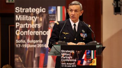 Генерал Паломеро во время своего выступления на конференции НАТО в Софии