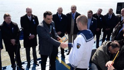 Министър Ивайло Московски подори икона на екипажа на катера