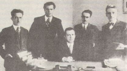 Боян Икономов, ръководител на музикалния отдел на Радио София (в средата) и Софийски мандолинен квартет – 1938 г.