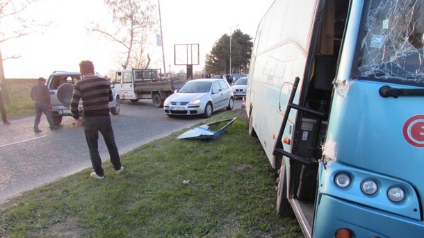 Автобус за Косово, в който пътували и деца, е катастрофирал
