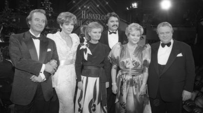 На снимката (отляво надясно): Рене Коло, Каролин Рейбър, Ханелоре Кол, Петер Сейфер, Лучия Поп, Гюнтер Щрак (12.12.1986)