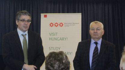 Н. Пр. Андрайш Клейн, посланик на Унгария у нас (вляво), и д-р Тошо Дончев, директор на Унгарския културен институт в София.