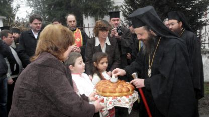 Новоизбраният Неврокопски митрополит Серафим бе посрещнат с камбанен звън и 