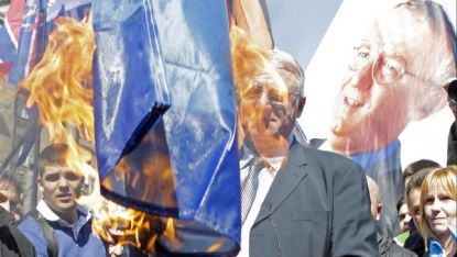 Воислав Шешел и горящото знаме на ЕС