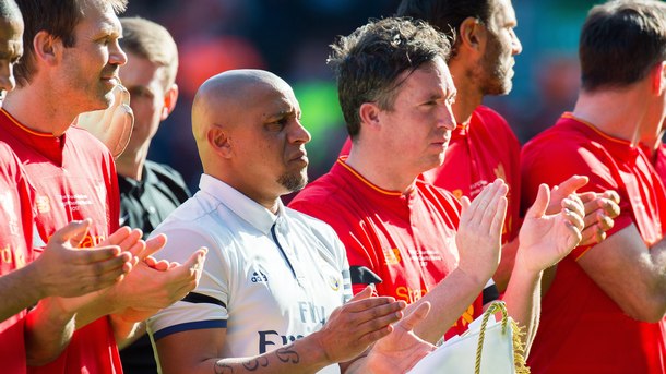 Роберто Карлош идва за мача на Димитър Бербатов