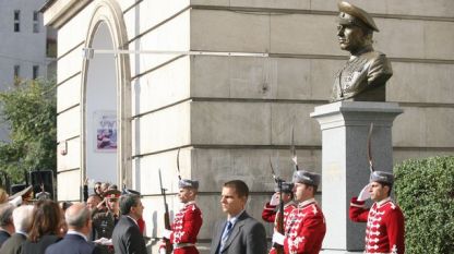 Президентът Росен Плевнелиев откри паметник на генерал Владимир Стойчев