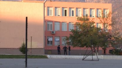 Икономическият техникум, пред който беше убита 15-годишната ученичка в Сливен