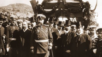 Княз Фердинанд I, премиерът Александър Малинов, министри, офицери и други официални лица при обявяването на независимостта на България на 22 септември 1908 г. във Велико Търново.