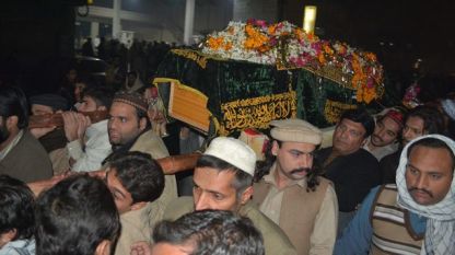 Погребват жертвите на терористичния акт в Пешавар