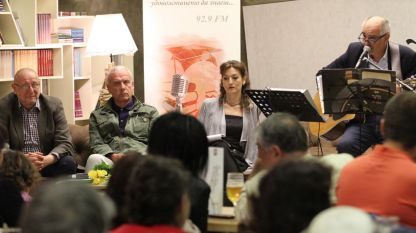 Момент от поетичната вечер, посветена на 95-годишнината на Радой Ралин в литературен клуб „Перото”.