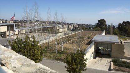 Посолството първоначално ще се помещава в сградата на консулството в квартала Арнона на Йерусалим