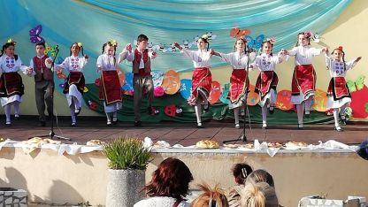 Деца от оряховското село Селановци изнесоха празничен концерт на Великден.