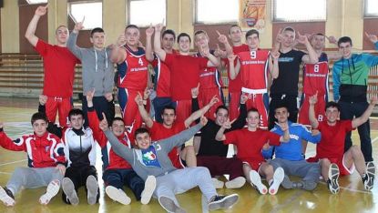 Обща снимка на зоналните баскет шампиони от ПМГ Екзарх Антим І и СОУ Цар Симеон Велики Видин