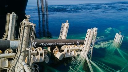 Полагането на тръби от газопровода „Турски поток“ в черно море.
