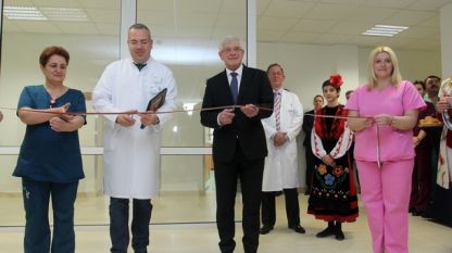 Министърът на здравеопазването Кирил Ананиев и шефът на болницата доц. Иван Костов откриха изцяло реновираната последородова клиника в “Майчин дом”