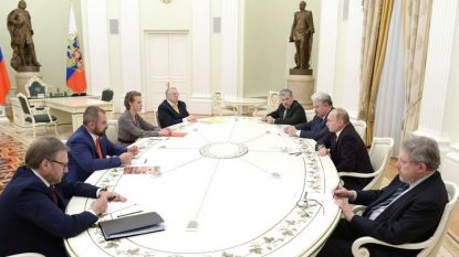 Владимир Путин се срещна днес в Кремъл с кандидати за президент на Русия, които победи на изборите в неделя.