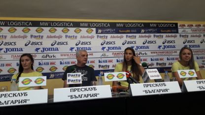 Треньорът Иван Сеферинов и националките по волейбол очакват да спечелят европейската квалификация.
