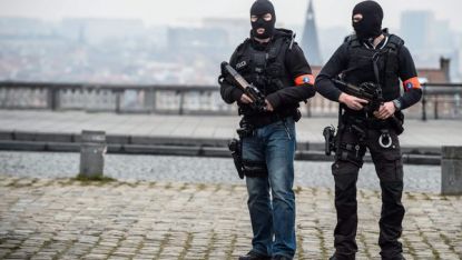 Белгийски спецполицаи на антитерористичен пост в центъра на Брюксел