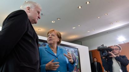 Канцлерът Ангела Меркел с лидера на ХСС Хорст Зеехофер