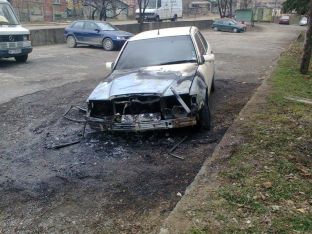 Изгорялата кола на Доновски