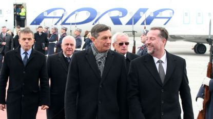 Президентът на Словения Борут Пахор (в средата) бе посрещнат на летище София от шефа на кабинета на българския президент - Иво Христов (вдясно), секретаря по външна политика Атанас Кръстин (втория от ляво) и посланика ни в Любляна Димитър Абаджиев (най-вляво). 