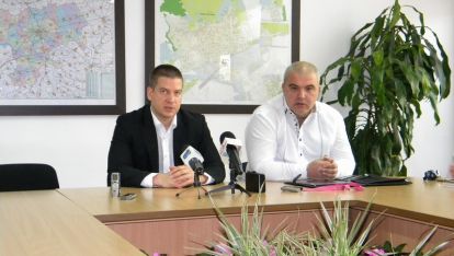 Кметът Живко Тодоров/в ляво/ и Маноил Манев представиха кандидатурата на Стара Загора