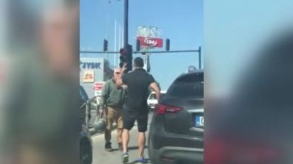 Кадър от клипа на инцидента с агресия на пътя във Велико Търново.