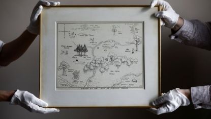 Продадената оригинална карта на Голямата гора от „Мечо Пух“ при представянето ѝ пред търга на Сотбис в Лондон.