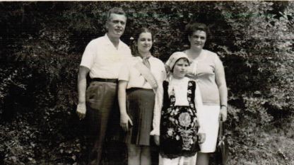Инженер Каменов със семейството си