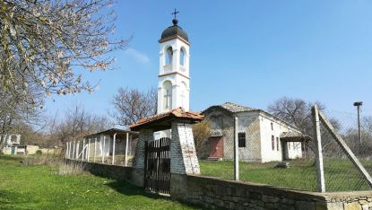 Старата църква в с. Манастир