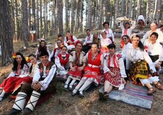 13 тият фестивал на народната носия започна снощи в Жеравна Той