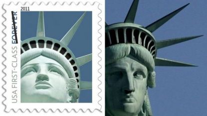 Марката със снимка на Статуята на свободата в Лас Вегас и оригиналът в Ню Йорк.