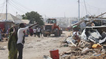 Атентат с кола бомба в Могадишу взе десетки жертви