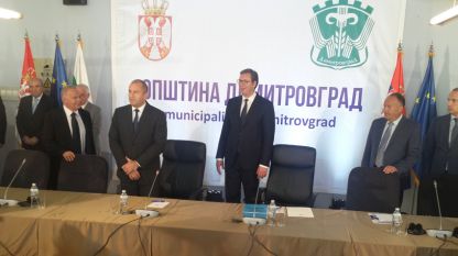 Президентите на България и Сърбия Румен Радев и Александър Вучич пристигнаха за среща с българската общност в Димитровград.