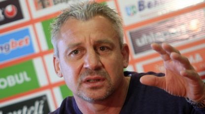 Третодивизионният германски клуб Дуисбург уволни Павел Дочев заради слаби резултати  Отборът