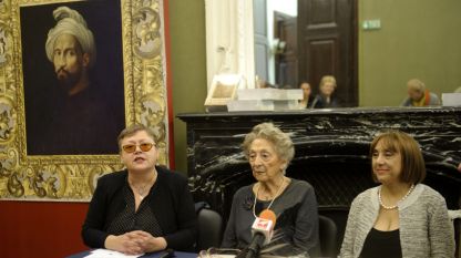 Бисера Йосифова, директор на НХГ, (вляво) и директорът на музея на Микеланджело в град Флоренция и куратор на изложбата д-р Джузепина Раджониери (в средата) по време на пресконференцията