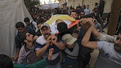 Погребение на един от убитите палестинци по време на сблъсъците в Ивицата Газа
