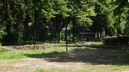 Ровът във видинския парк е ограден след спирането на изкопните дейности