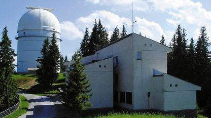 В Националната астрономическа обсерватория Рожен към Института по астрономия на