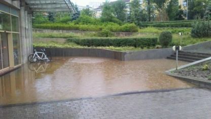 Наводнената метростанция до стадион „Васил Левски“
