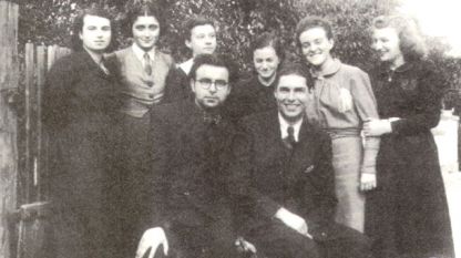 Вокална група „Детска радост” с ръководител Парашкев Хаджиев (първият седящ вляво)