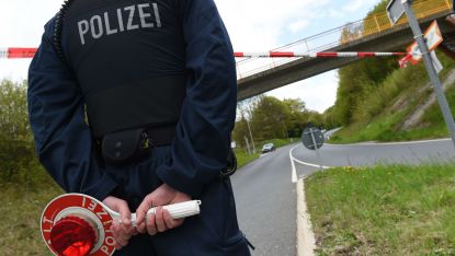 Двама германски полицаи са били застреляни през нощта при проверка
