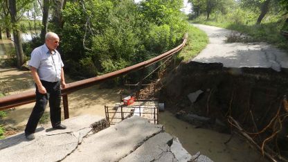 Областният управител на Видин провери състоянието на критичен пътен участък в община Димово