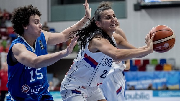 Шампионът Сърбия стартира със загуба Евробаскет