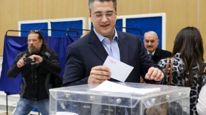 Апостолос Дзидзикостас гласува  в Солун