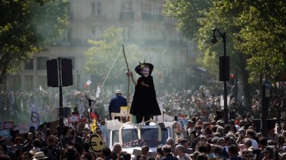 Демонстрация на недоволни от политиката на Макрон в Париж, 5 май