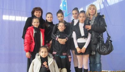 Антоанета Терзиева със свои възпитанички