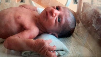 3-месечно изоставено бебе-ромче лежи в старозагорската болница