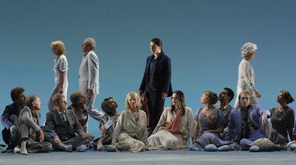 Сцена от операта „Орфей и Евридика“ от Глук, изпълнена на фестивала в Залцбург - 2010 под диригентството на Рикардо Мути.