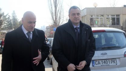 Цветлин Йовчев пристигна в Столичното следствие с адвоката си